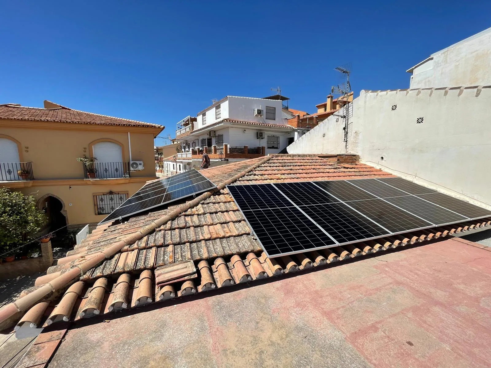 Placas Solares en Casares: Precio, Ahorro e Instalación 2026